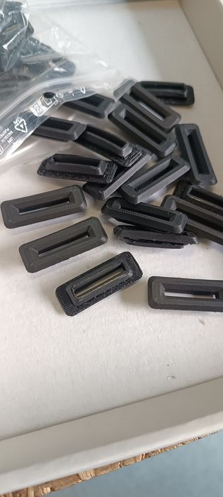 Fiat 126p tulejka montażu szyby tylnej uchylnej nowa