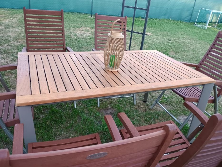 Stół z krzesłami drewniany