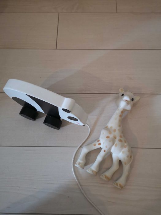 Żyrafa Sophie i panda