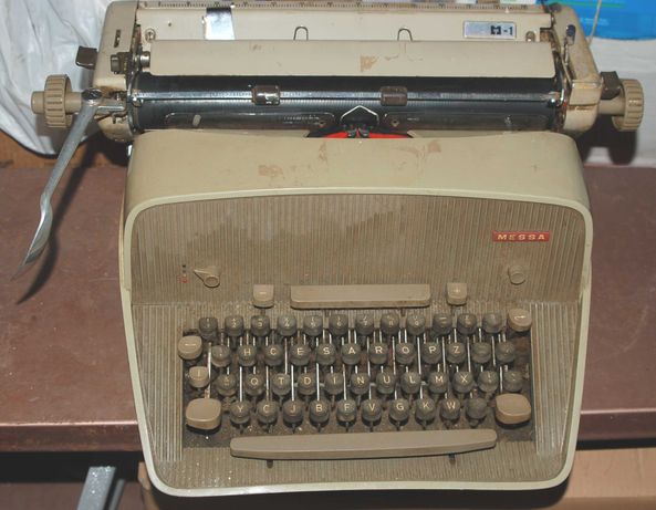 máquina de escrever antiga de fita marca messa boa para coleção