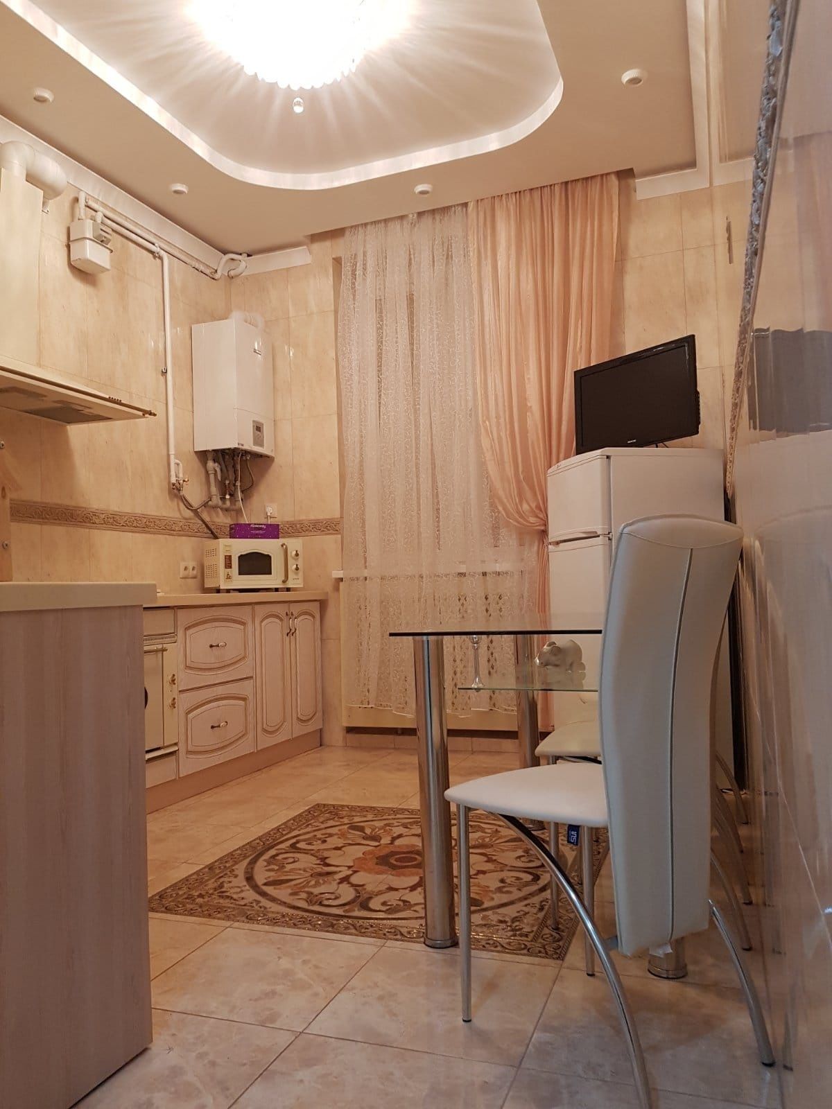 Сдам посутрчно квартиру  Дом Павловых, 50 метров от моря