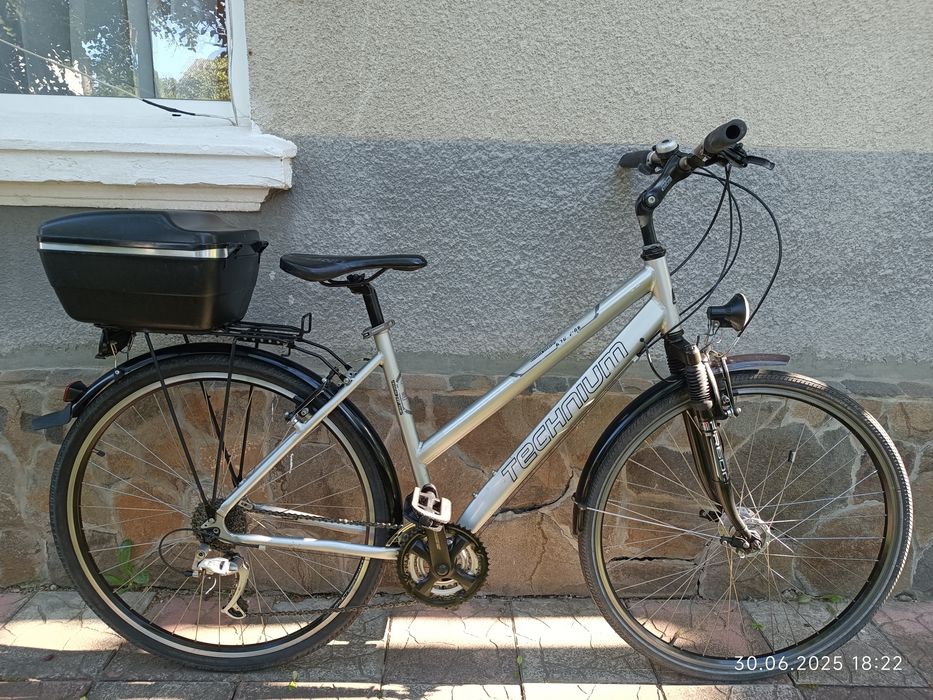 Чоловічий велосипед і жіночі