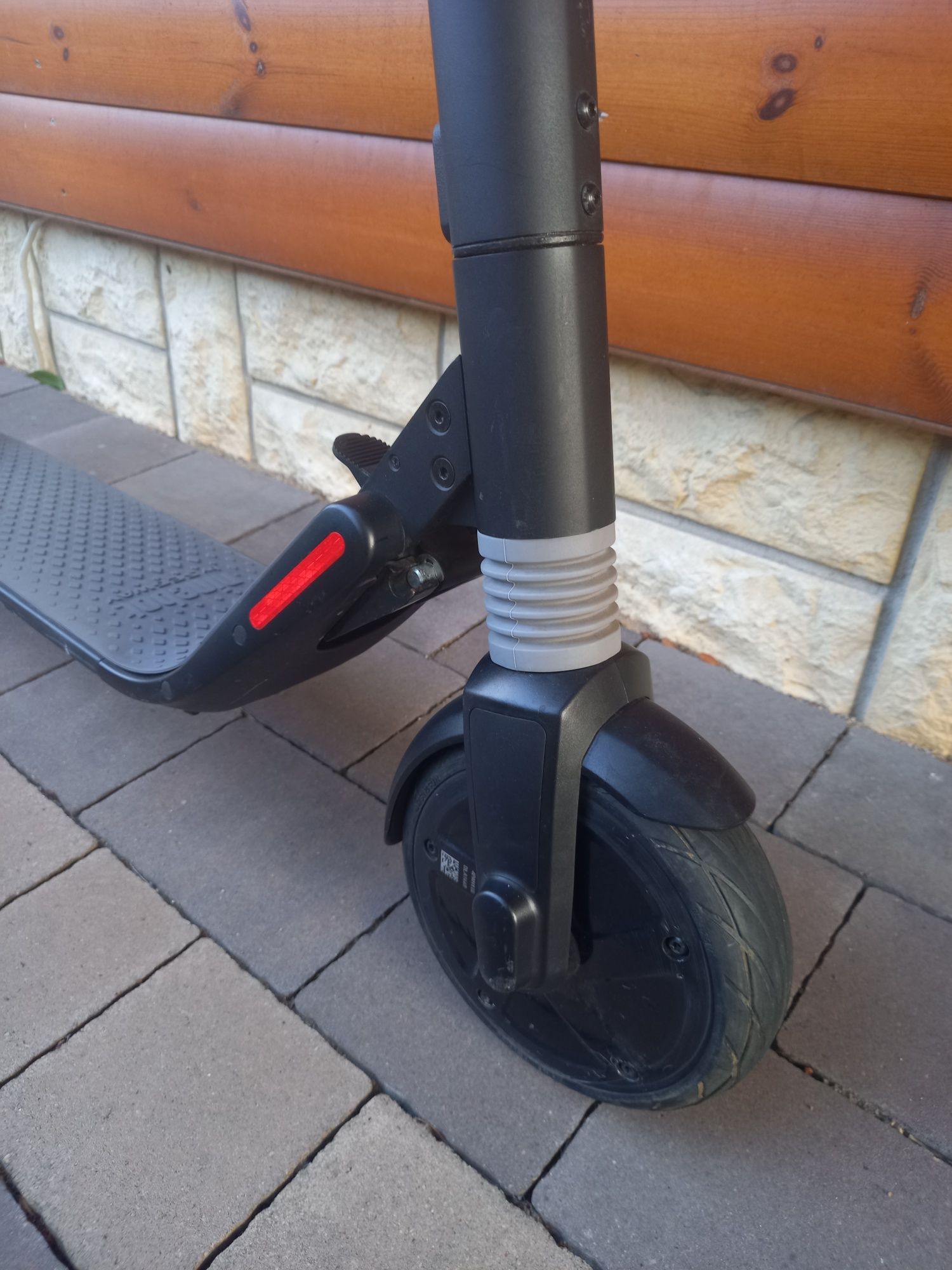 Hulajnoga elektryczna Segway Ninebot ES --mały przebieg 600 km