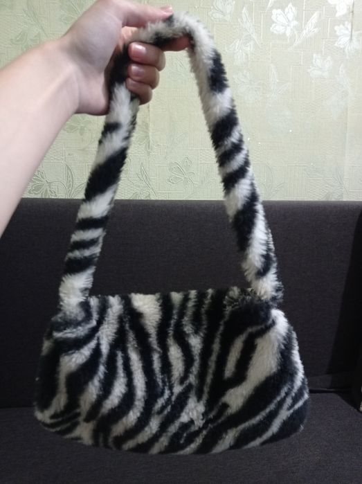 Пухнаста сумка з принтом