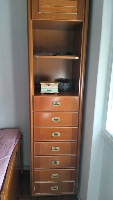 Cama meio corpo com gavetão que faz outra cama e 1 colchão mais móvel