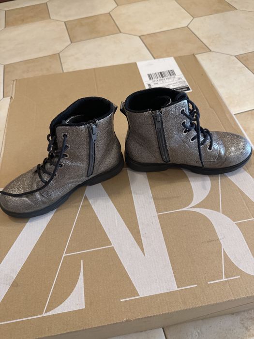 Продам чобітки HM 33