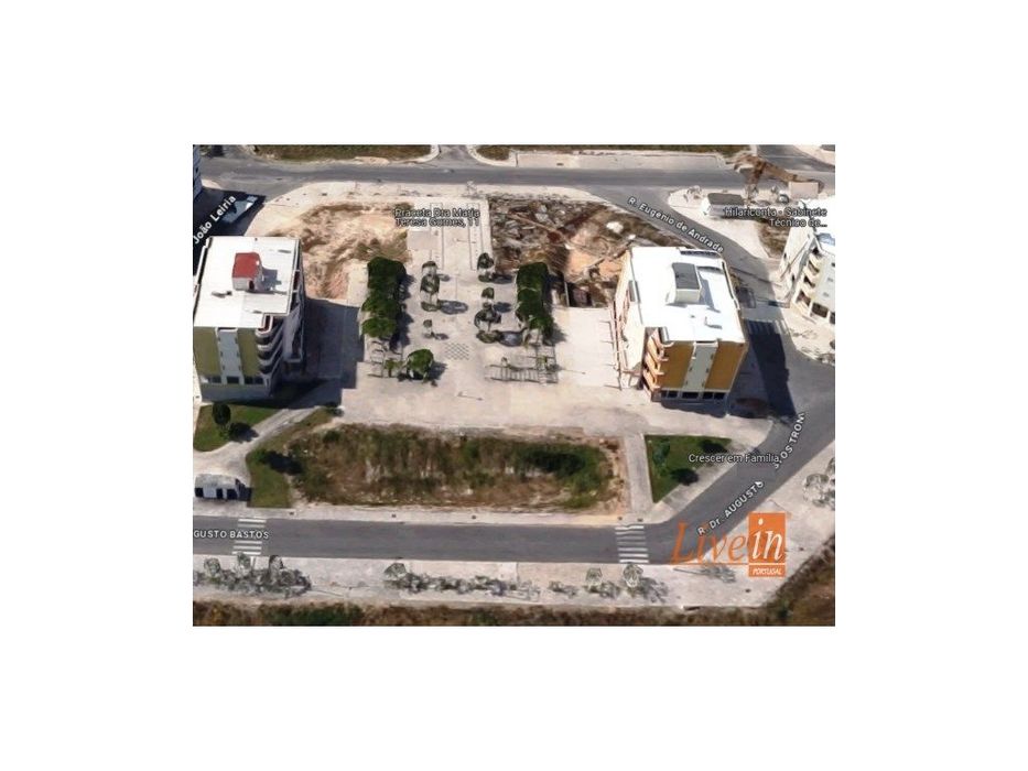 Lote de Terreno para Construção numa Excelente Localização em Torre...