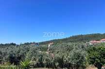 Moradia T4 em lote com 2.220m²