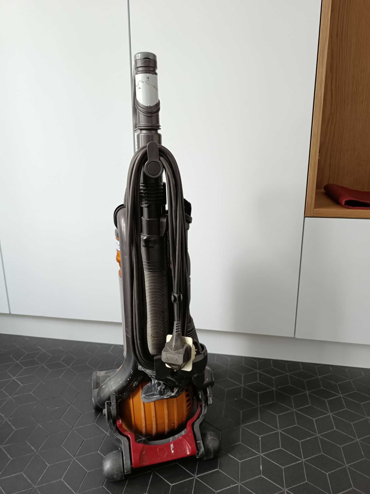 Odkurzacz bezworkowy Dyson DC24