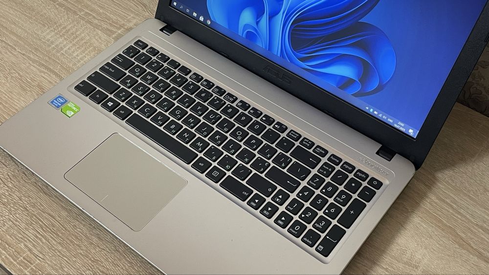 Ноутбук ASUS VivoBook X540M / GeForce MX110 / 8 GB RAM / SSD / 4 год.