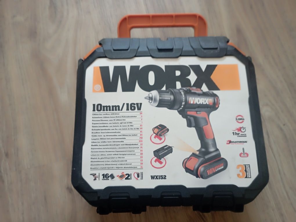 wkrętarka Worx WX152. 
Zestaw zawiera: