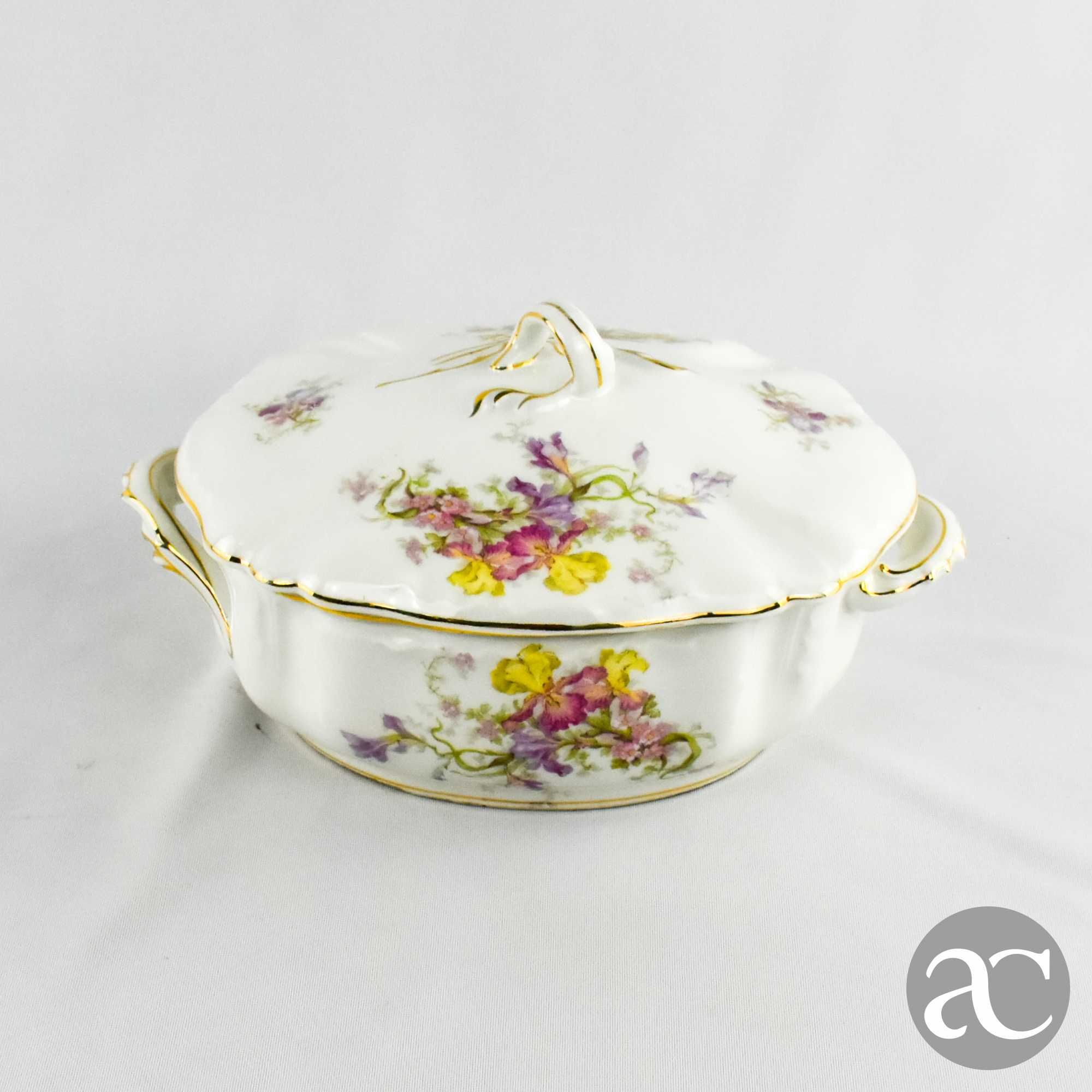 Terrina em Porcelana Vista Alegre entre 1881 e 1921