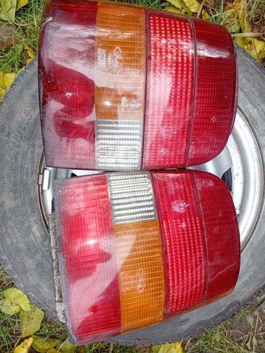 Задні фонарі Форд Сієрра Універсал