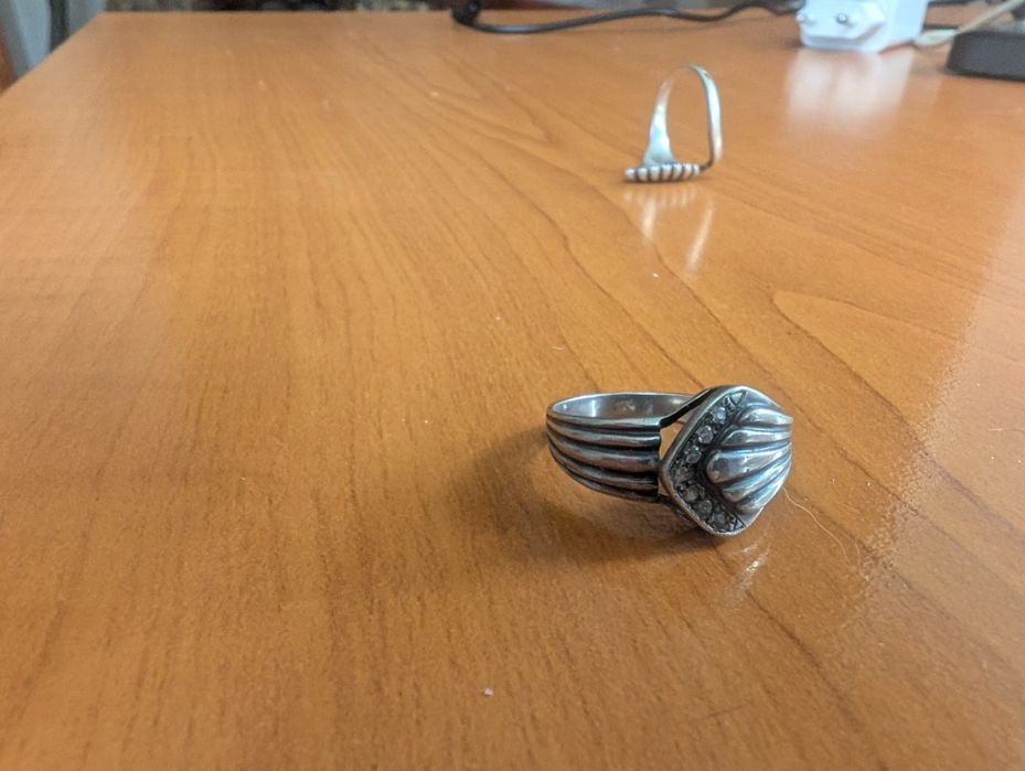 Продам кольцо серебро 925