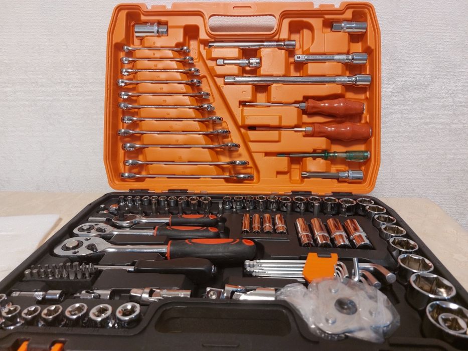 Професійний набір інструментів у пластиковому кейсі ( 121 предмет )