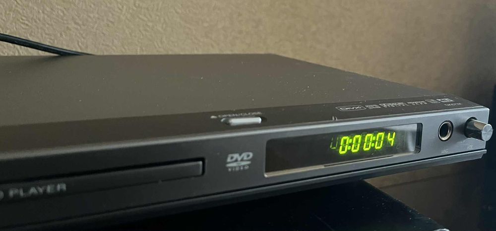 DVD-програвач LG DK-673 X