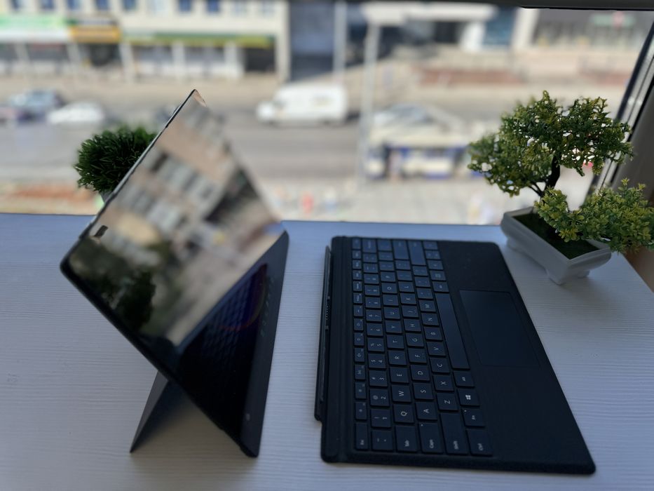 Microsoft Surface Pro 4  IPS 12.3" 3K IPS i5 8/256GB Wifi !