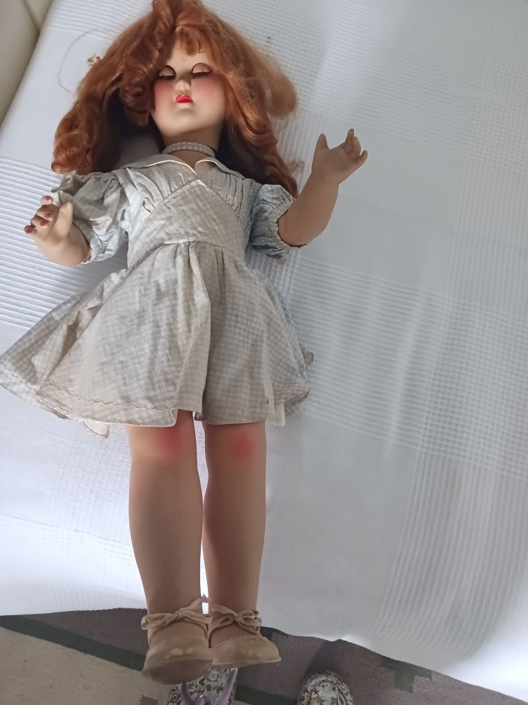 Boneca holandesa de porcelana com cabeleira