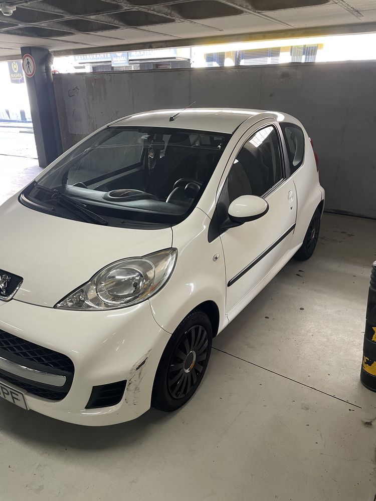 Peugeot 107 Hatchback 2010