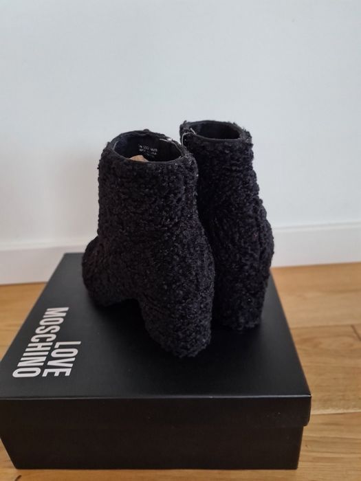 Atmosphere 40 25,8 cm futrzane botki na słupku nowe