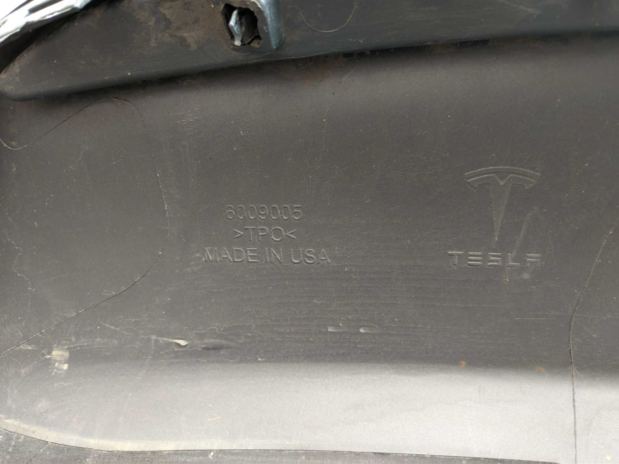 Б\В захист заднього бампера Tesla 3 знятий з авто