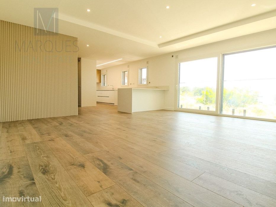 Apartamento T3 + 1 Implex T2 com Parqueamento e Arrecadação na Quin...