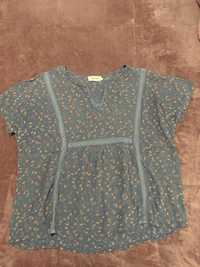 Blusa t-shirt “Indi&Cold” tamanho XL cinza com estampados florais