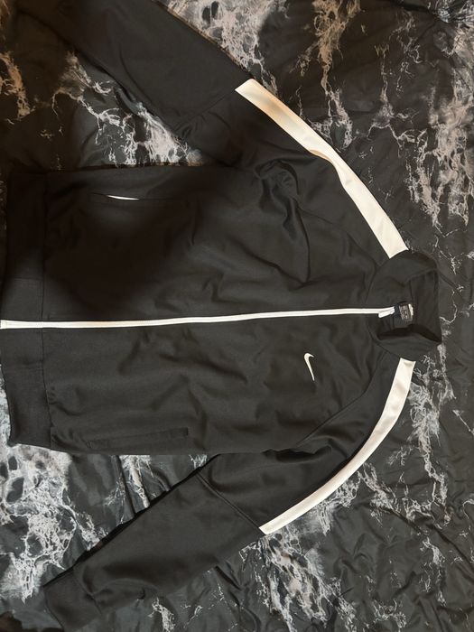 Продаю спортивний костюм Nike