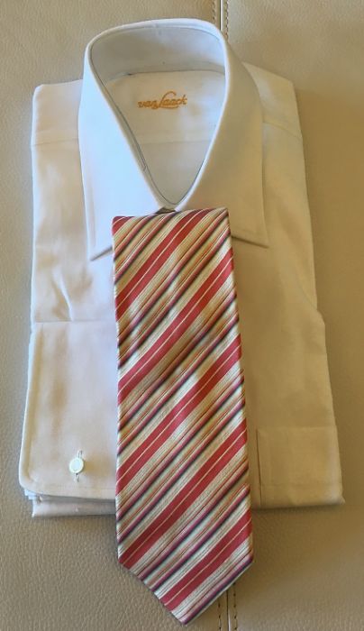 Gravatas de seda novas de boa qualidade O preço é para UMA gravata