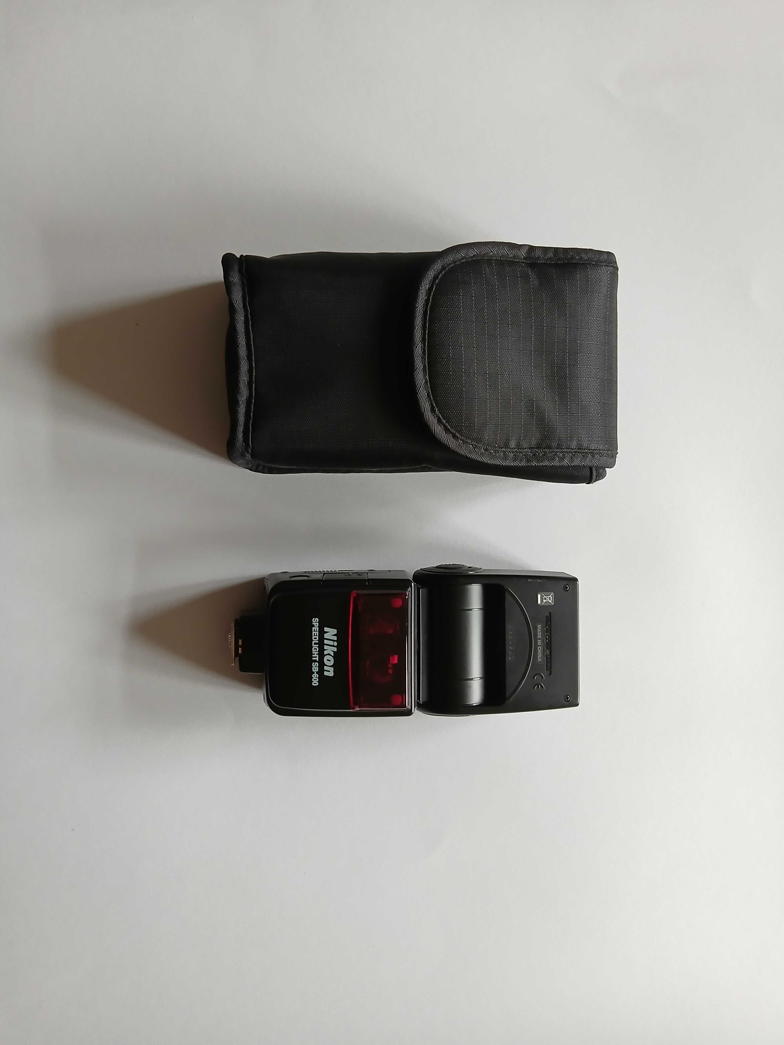 Flash NIKON Speedlight SB-600, como novo.
Oferta de saco de transporte