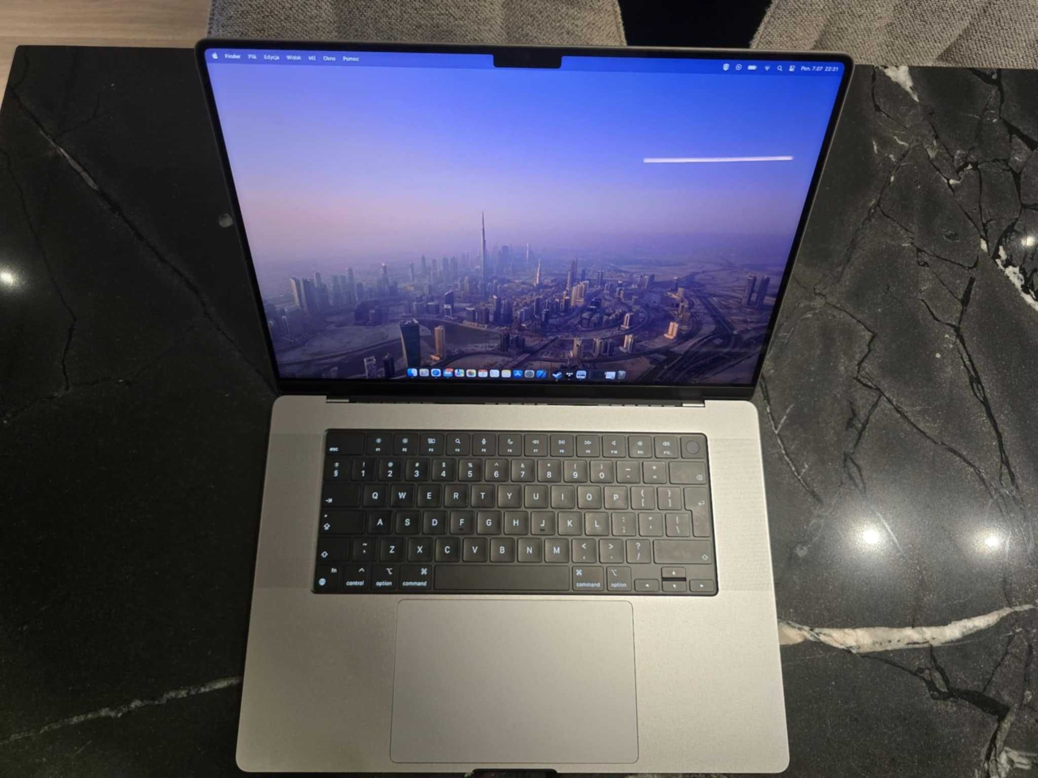 Apple MacBook Pro 16 M2 Pro 16GB RAM / 1TB SSD - 12 cykli ładowania