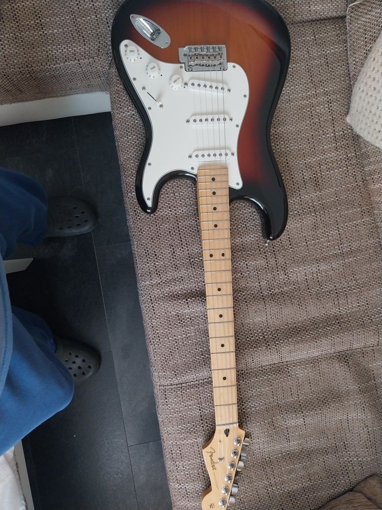 Sprzedam gitare fender stratokaster