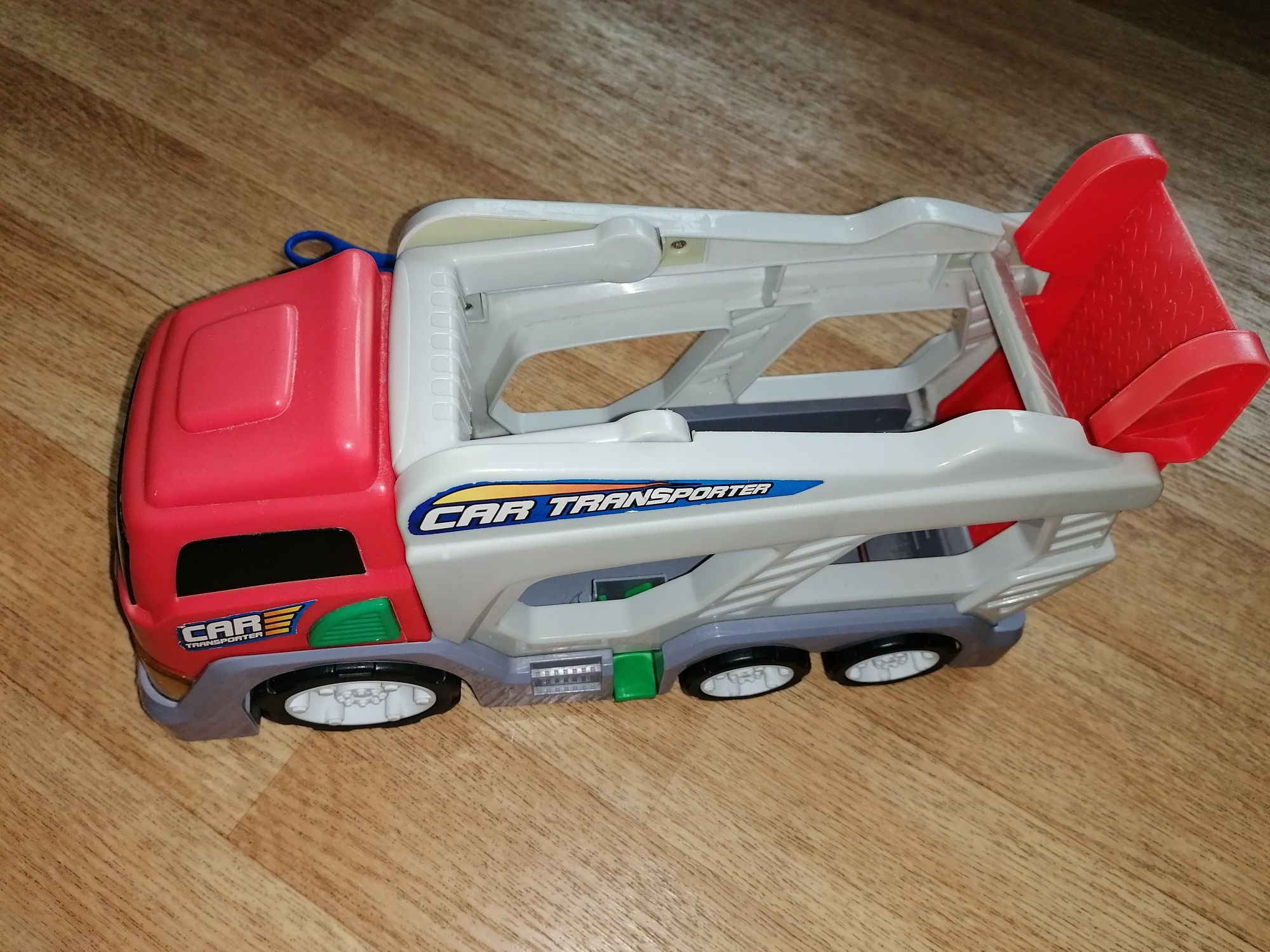 Auto transporter z odgłosami i światłami