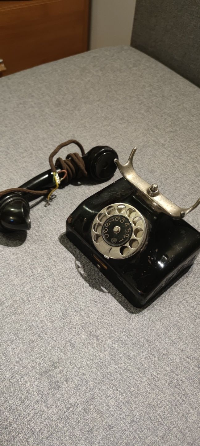 Zabytkowy telefon stacjonarny CB35