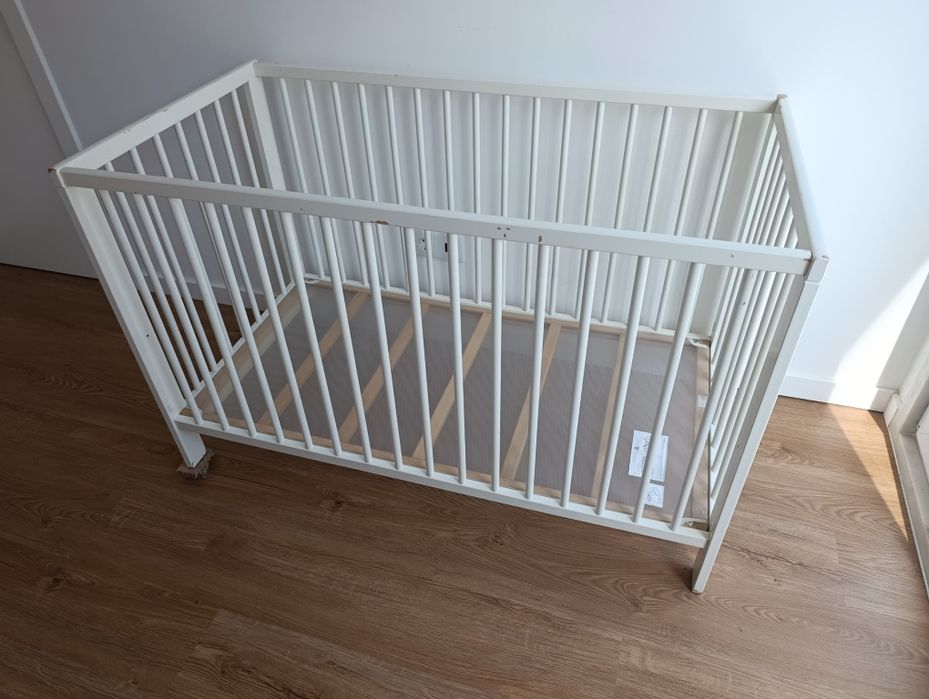 Berço bebé IKEA GULLIVER e colchão 120*60cm a metade do preço de loja.