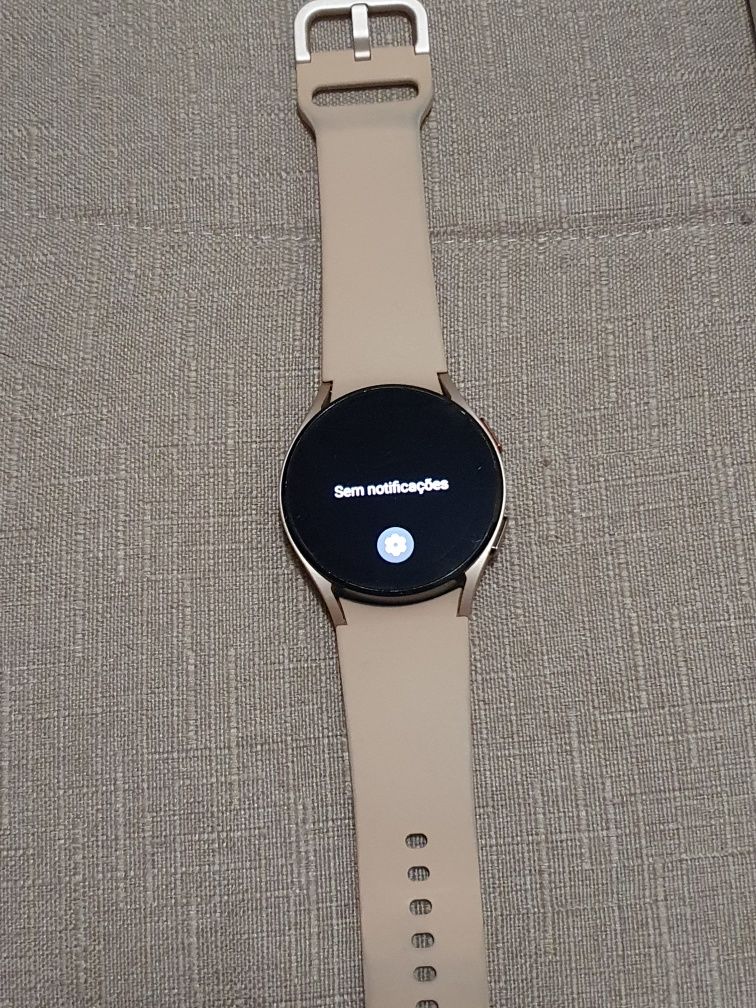 Samsung Galaxy Watch4 + bracelete pele