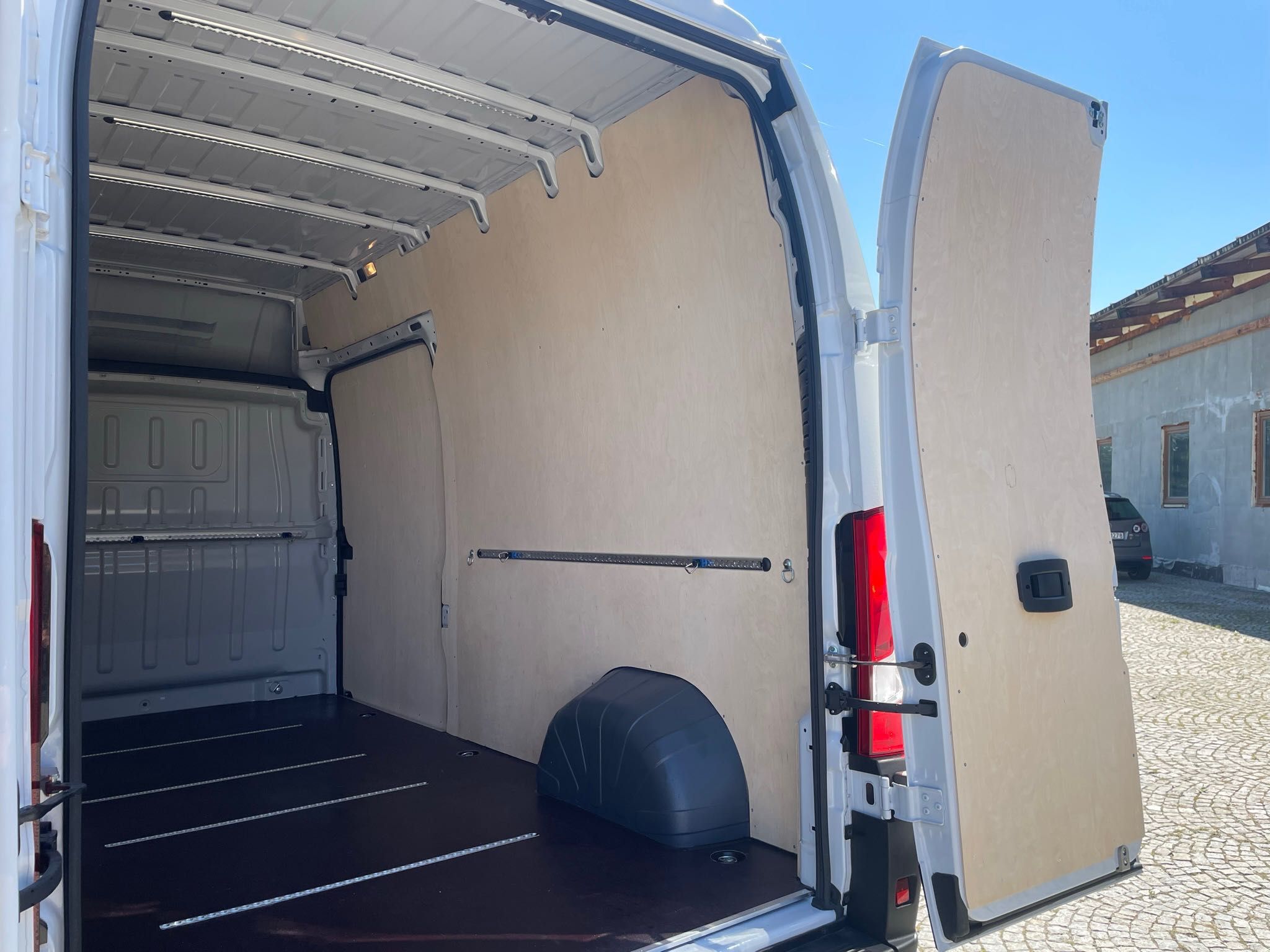 Zabudowa bus furgon blaszak sklejka SPRINTER DUCATO IVECO CRAFTER OPEL
