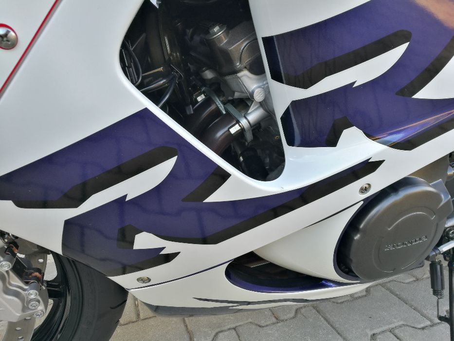 Honda CBR 900 SC33   Tylko 007600 km !  Stan KOLEKCJONERSKI !   NOWA !