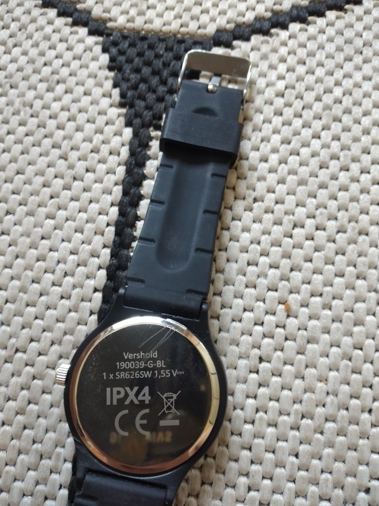 Czarny zegarek dla chłopaka