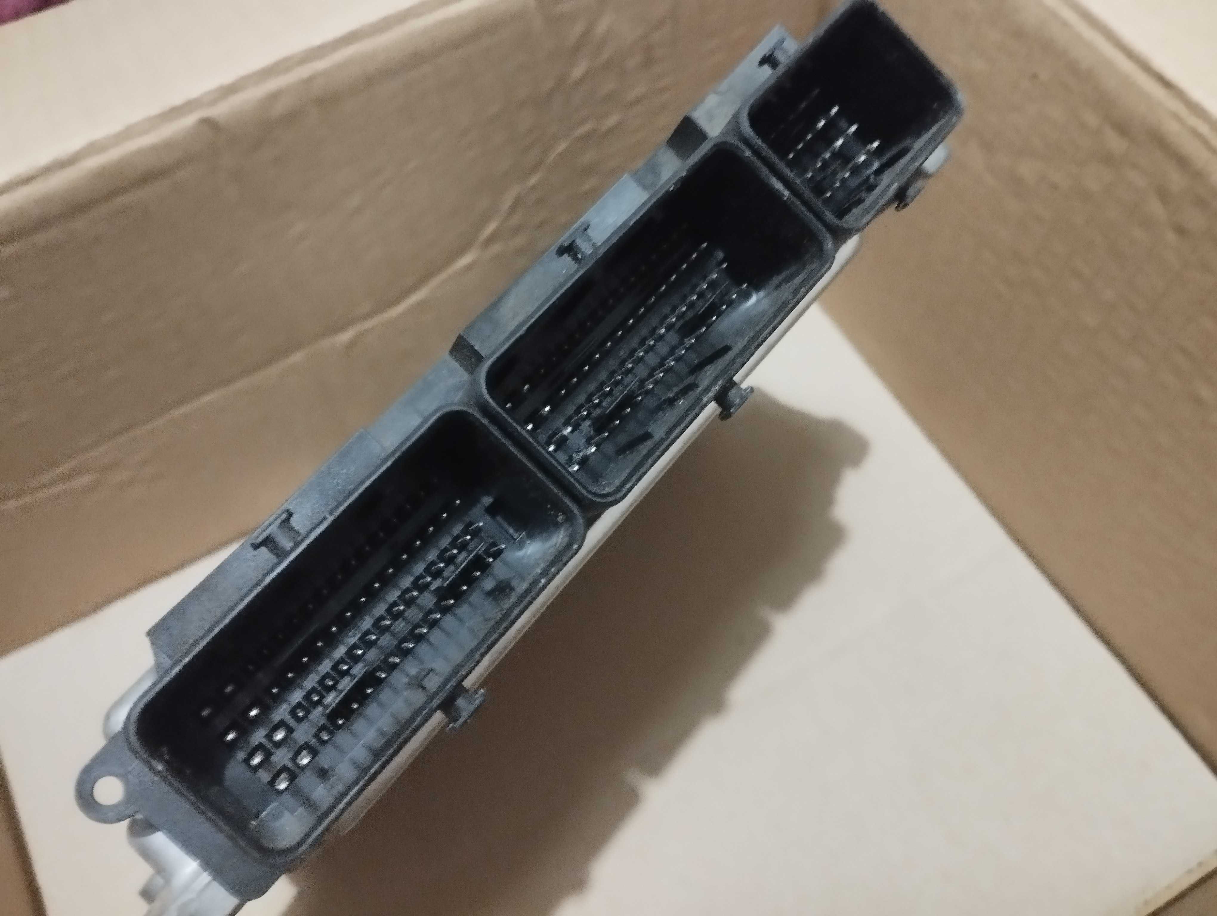 Блок керування двигуном Renault 0281019075 237101074R Bosch