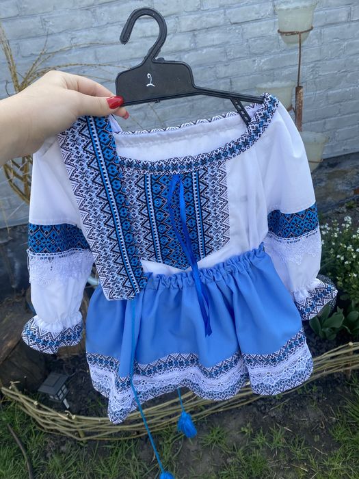 Продам гарну вишиванку на маленьку дівчинку