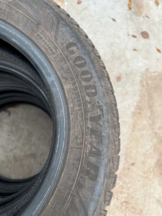 Продам комплект зимних шин Goodyear UltraGrip 9 + 185/65 R15 88T