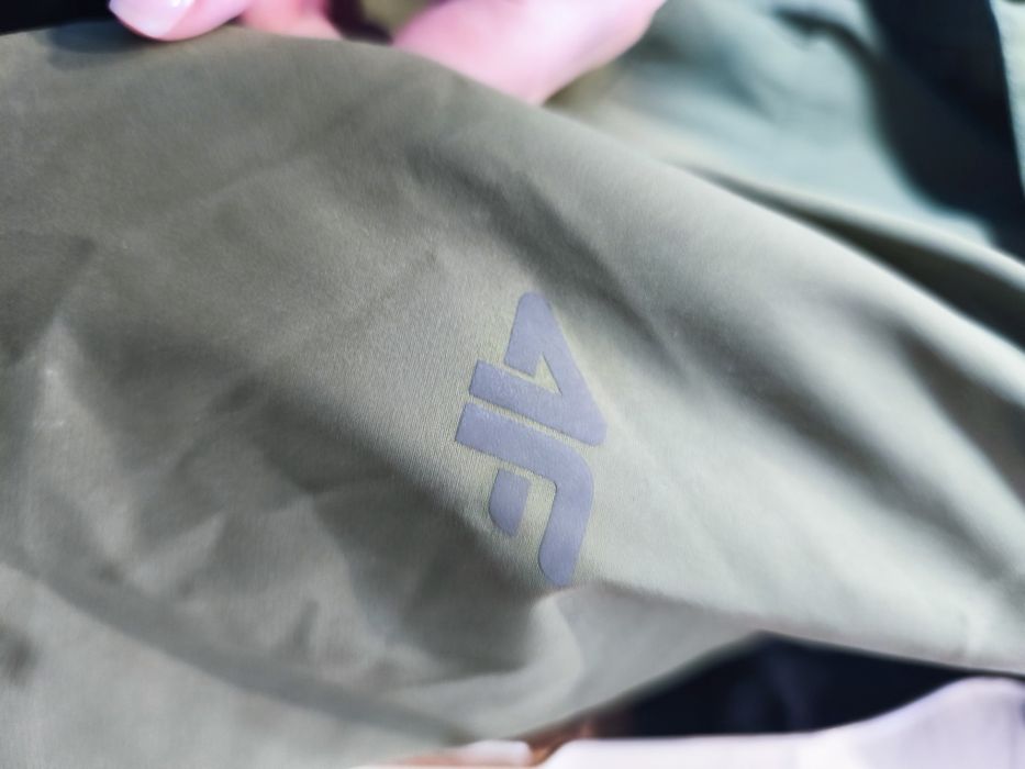 Kurtka zimowa 4f chłopiec 158 kaptur futerko