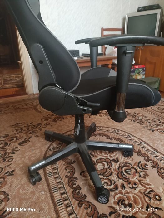 Крісло геймірське