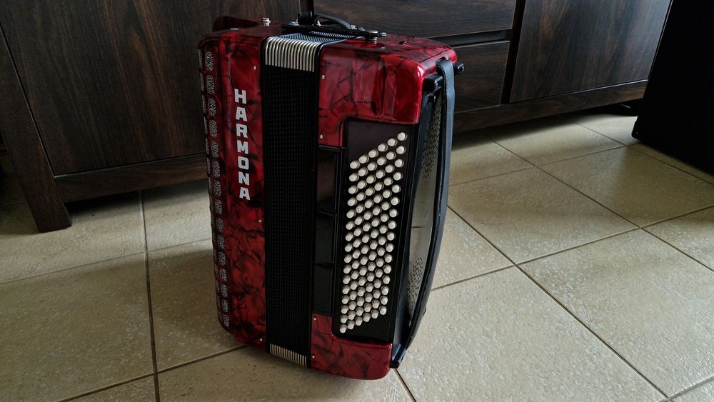 Akordeon Weltmeister -Harmona 96 basów guzikowy