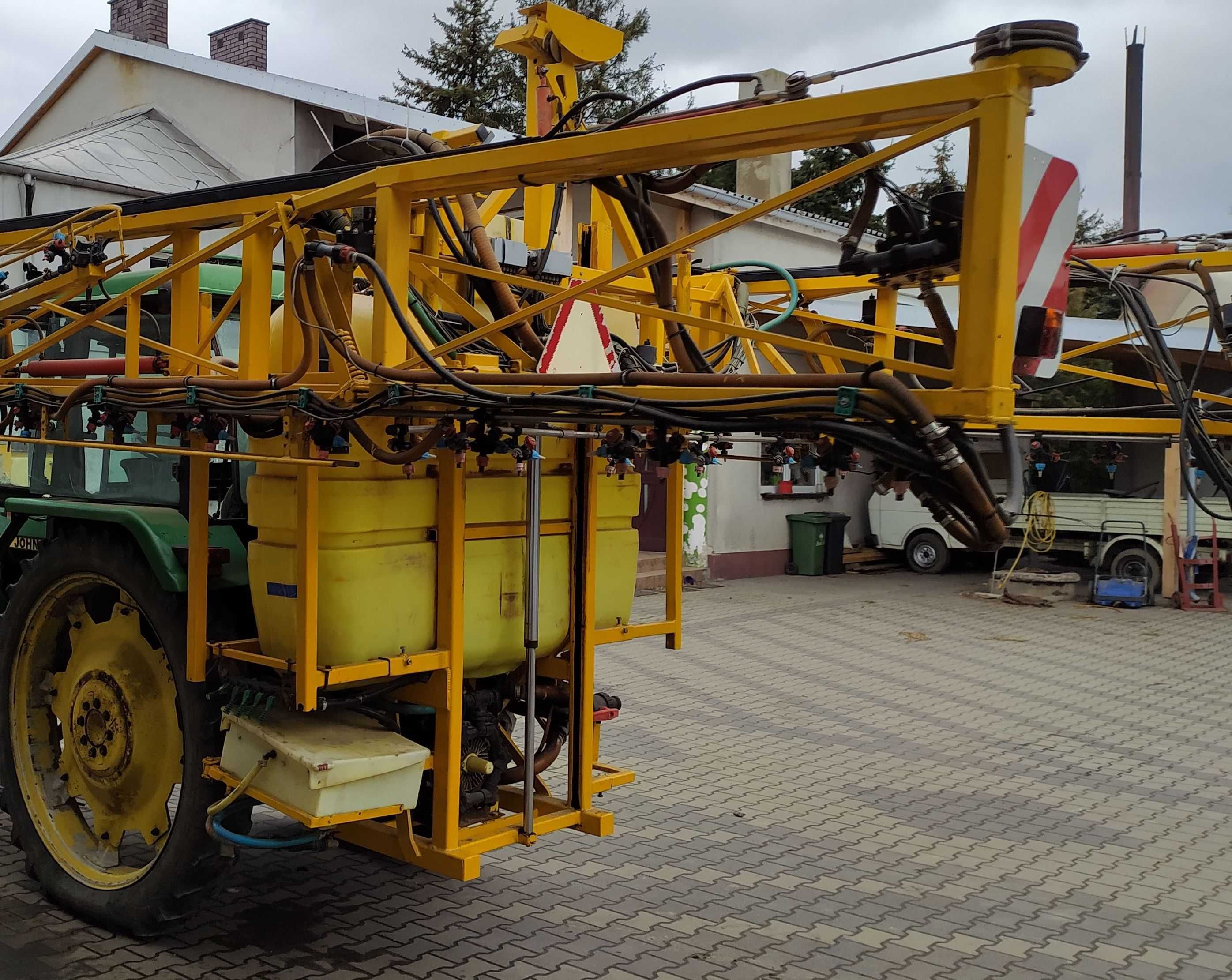 Opryskiwacz zawieszany Dubex M8 2004r komputer 27m hydraulika 2100l