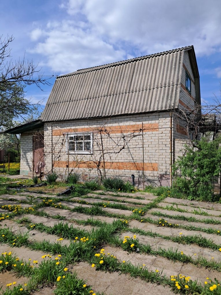 Продам дом - дачу в Новомосковске.