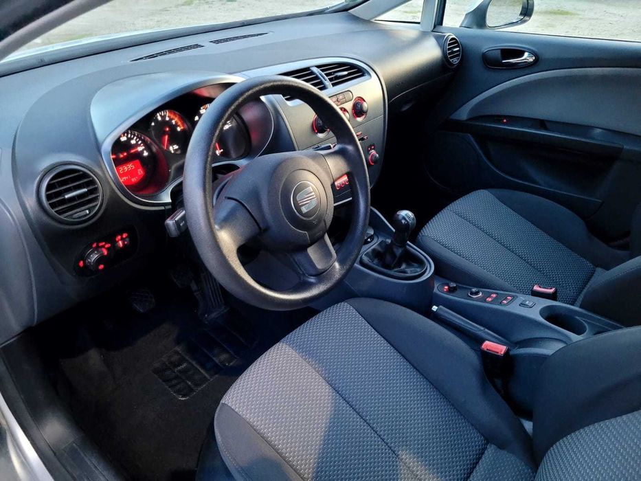 SEAT LEON 1.6benzyna  B.dobry stan