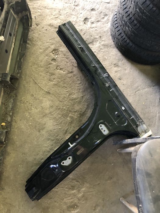 Стійка та поріг права сторона Camry Тойота Камри 70