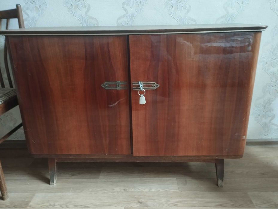 продам чеські стільці, стол, тумбу б/у